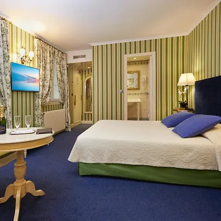 Beaubourg Hotel