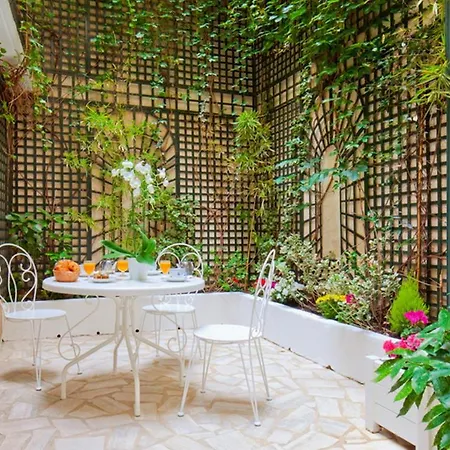 Beaubourg Hotel