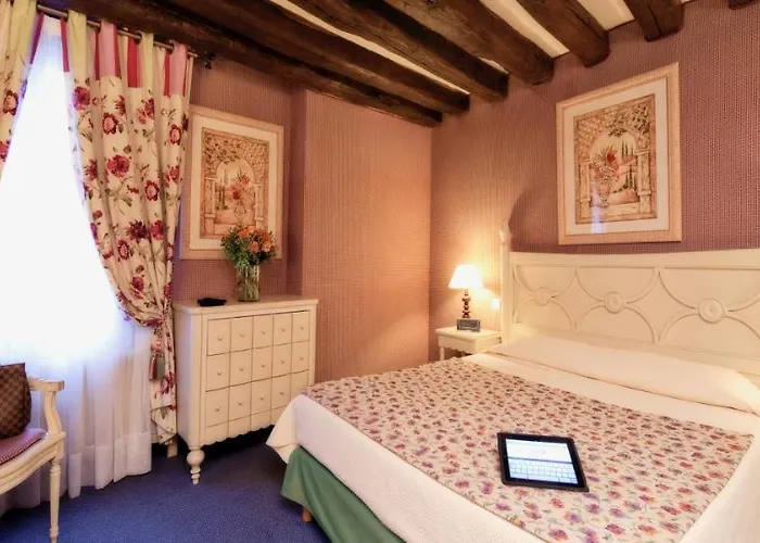 Hotell Beaubourg 3*