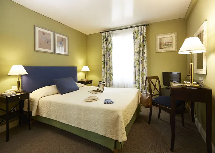 Hotell Beaubourg 3*
