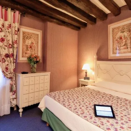 Hotell Beaubourg 3*